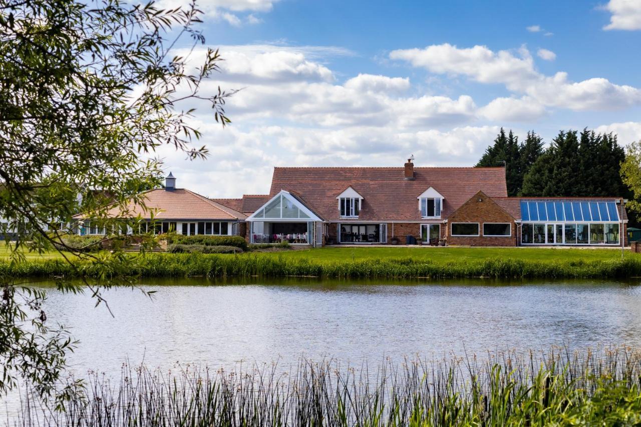 Kingfisher Hotel, Golf And Country Club Milton Keynes Esterno foto