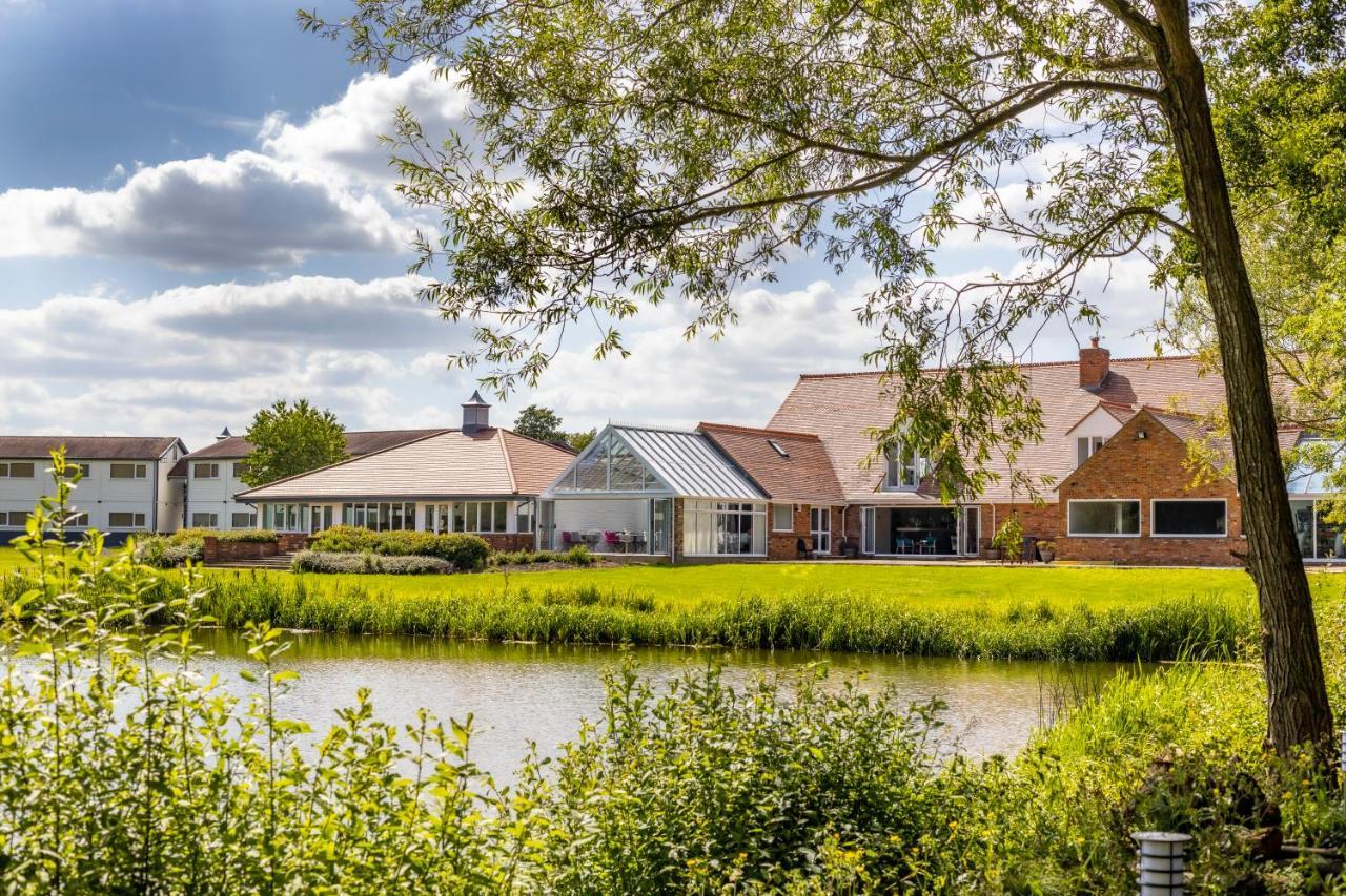 Kingfisher Hotel, Golf And Country Club Milton Keynes Esterno foto