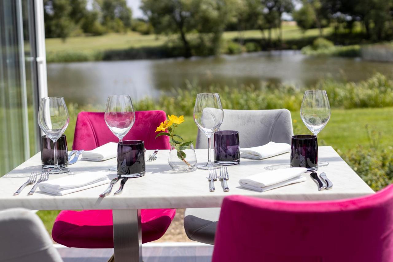 Kingfisher Hotel, Golf And Country Club Milton Keynes Esterno foto