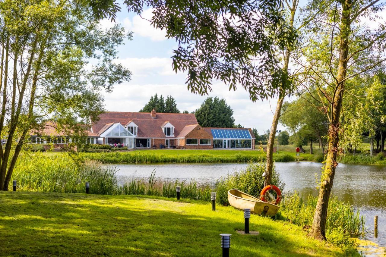 Kingfisher Hotel, Golf And Country Club Milton Keynes Esterno foto